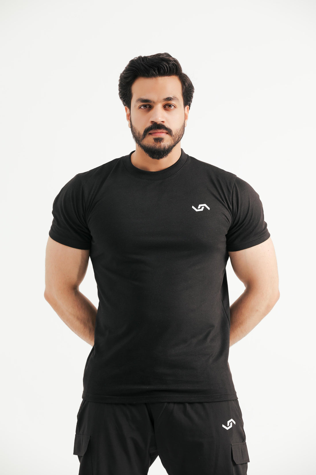A person wearing a black t-shirt with 'splash lifting' text and a graphic on the back.