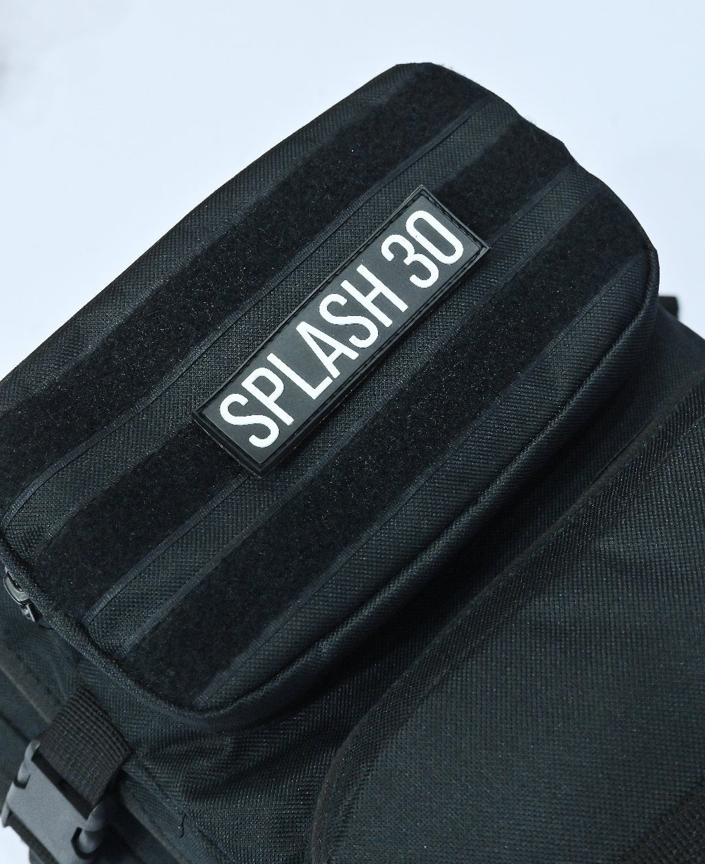 Black bag with 'SPLASH 30' label on a light blue background