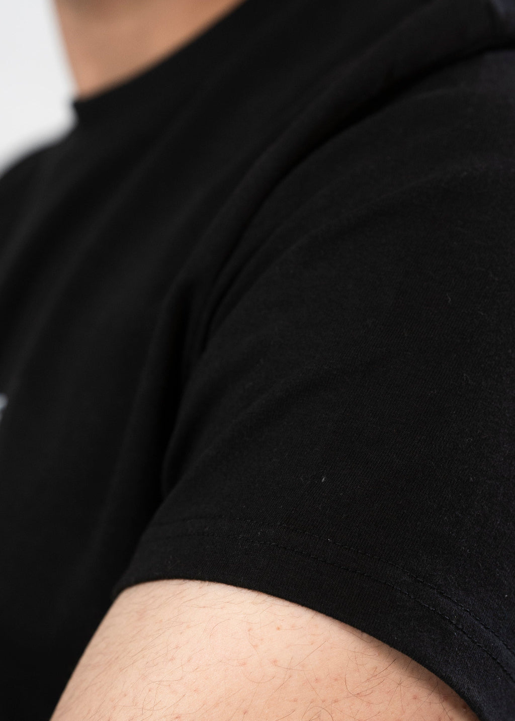 Man wearing a black t-shirt with 'SPLASH 30' text on a white background