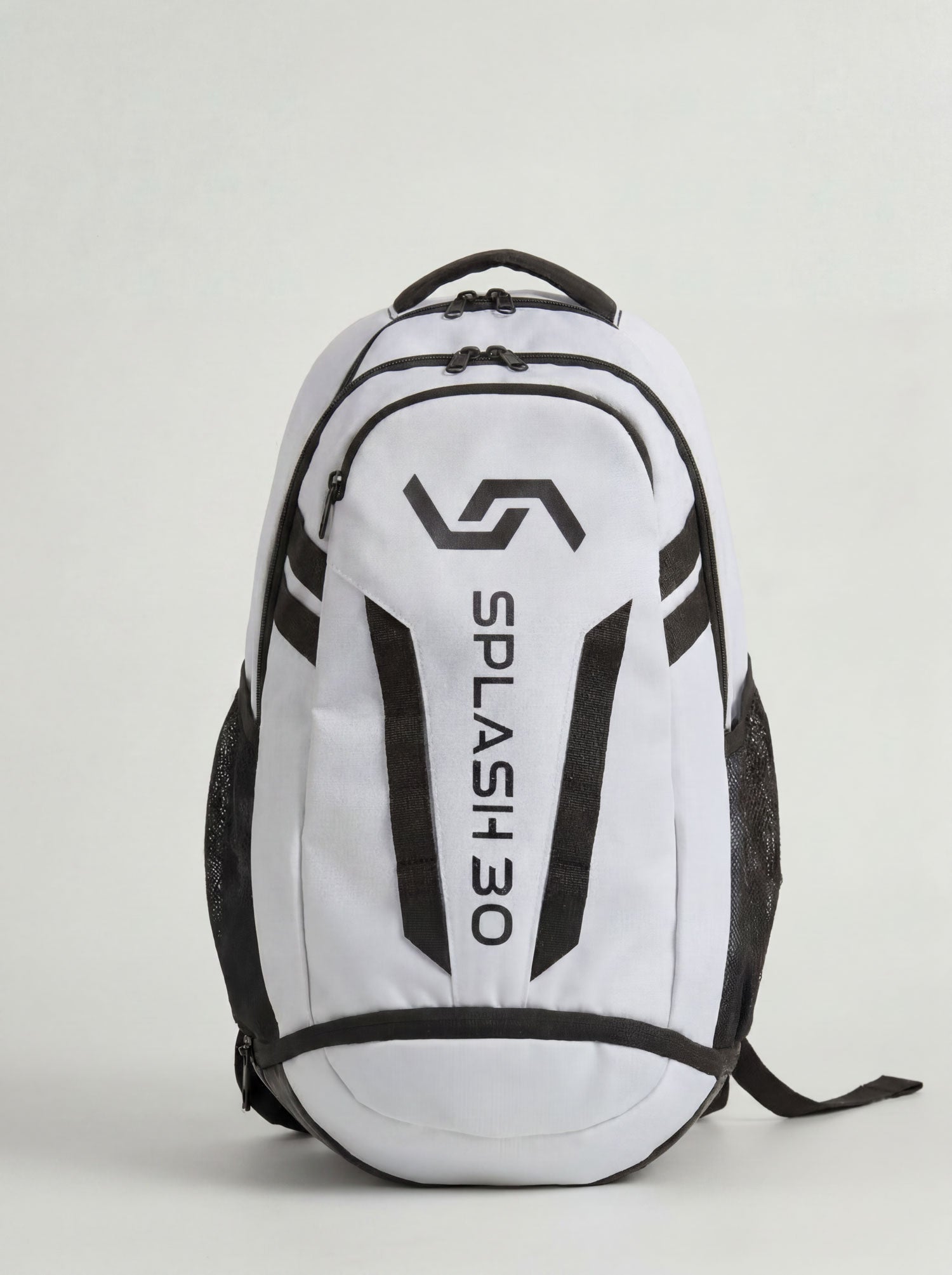  White Splash 30 Everyday backpack 31L, front view with multiple zip compartments