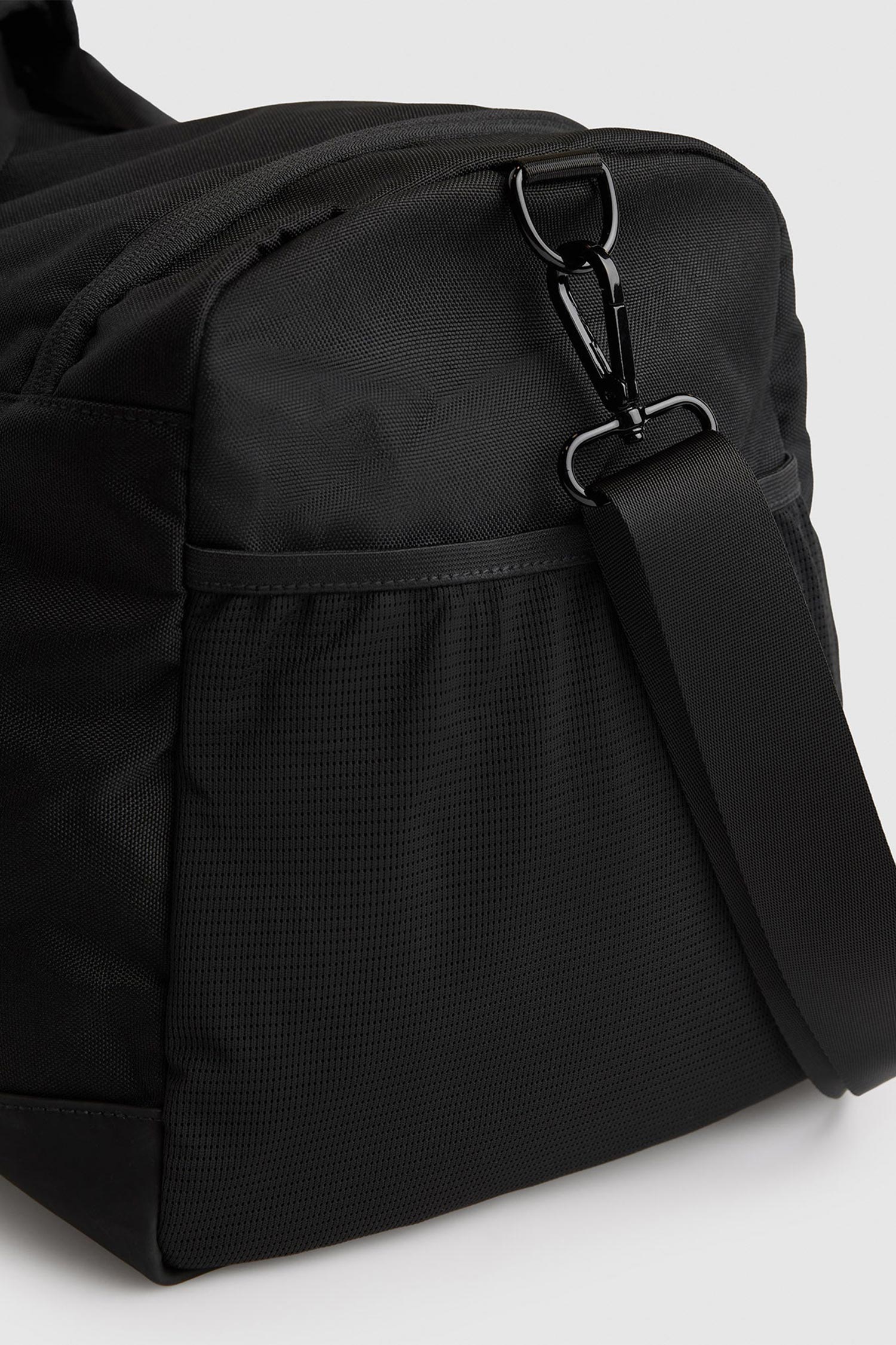 Splash30 Premium Duffle Bag 40L black back view with straps